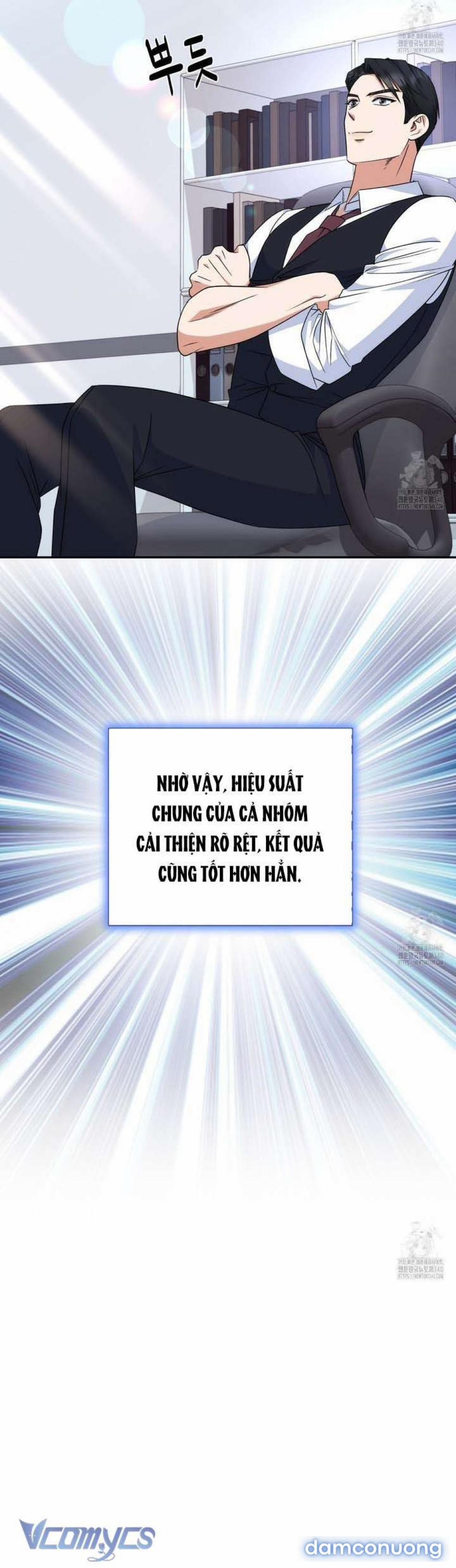 [18+] Sếp Của Anh Trai Tôi Đã Vượt Quá Giới Hạn 21 trang 9